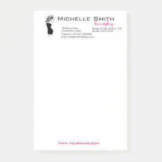 Reizendes Mädchen mit dem gewelltes Haar Post-it Klebezettel