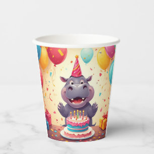 Reizendes Nilpferd feiert Geburtstag mit Kuchen Pappbecher