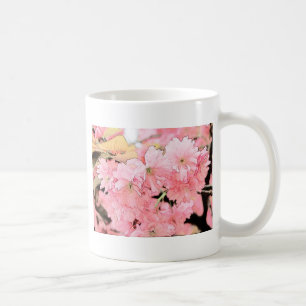 Reizvolle künstlerische Skizze rosa Kirschblüten Tasse