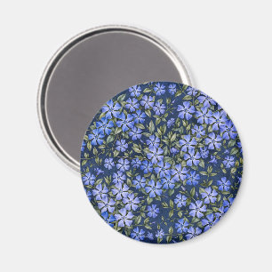Reizvolle verstreute Immergrün-Blüten in Tiefblau Magnet