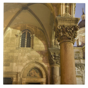 Rektor's Palace Arches mit Dubrovnik Kathedrale Fliese