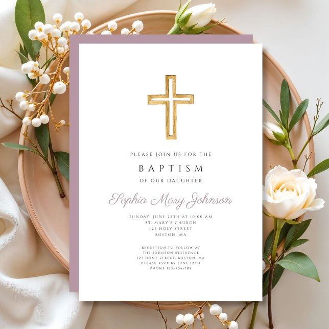 Religiöse Cross Lila Script Girl Baptism Einladung (Religious Cross Purple Script Girl Baptism Invitation)