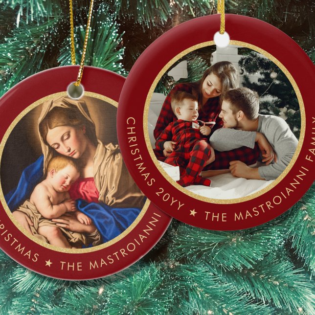 Religiöses Madonna & Kind Foto Weihnachten Keramik Ornament (Red and gold religious Christmas ornament with Madonna and Child and family photo)