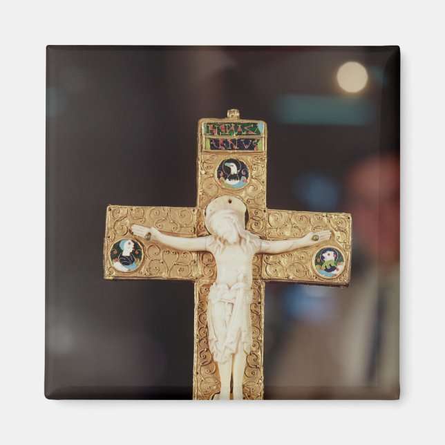 Reliquäre Kruzifix, Elfenbeinchrist auf Goldkreuz Magnet (Vorne)