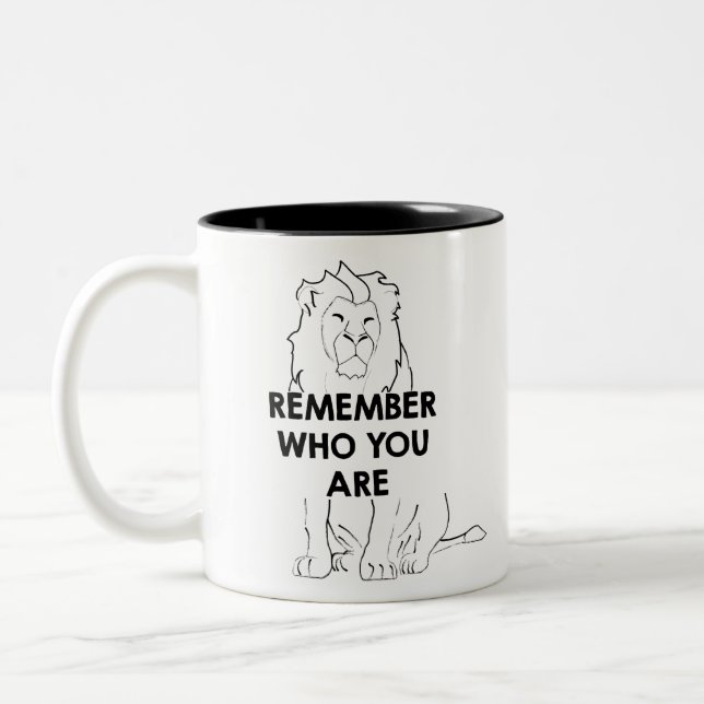 Remember Who You Are - Black Print Zweifarbige Tasse (Links)
