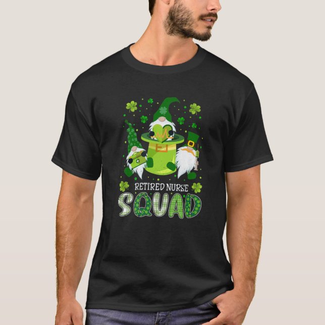 Remüde Nurse Squad Pflege St Patrick Day Gnomes T-Shirt (Vorderseite)