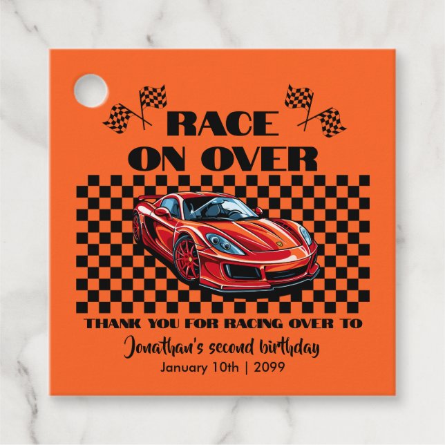 Rennen über modernes, rotes Sportauto Geschenkanhänger (Vorderseite)