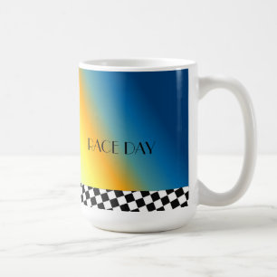 Renntag mit schwarz-weiß karierter Umrandung Tasse