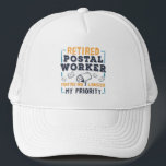 Rente von Postarbeitern nicht meine Priorität Truckerkappe<br><div class="desc">Funny Postarbeiter Altersvorsorge Geschenke für Ihren Lieblings-Briefträger. Das Design ist modern mit orangefarbenem und marinebasiertem Vintagem Ambiente. Das Sprichwort des Designs besagt: "Remüde Postarbeiter You are No My Priority" Perfect Ruhestand von Mitarbeitern oder Chefs bis zum Postangestellten</div>