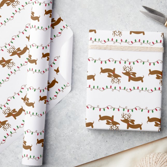 Rentier Dackel Weihnachtsgeschenk Wrapping Paper Geschenkpapier (Dachshund gift wrap for wiener dog lovers. Featuring our weendeer dachshund and Christmas lights.)