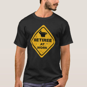 Rentner Bei Der Arbeit Warnschild Rentner Ruhestan T-Shirt