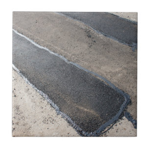 Reparieren Sie Plasterung und das Legen des neuen Fliese