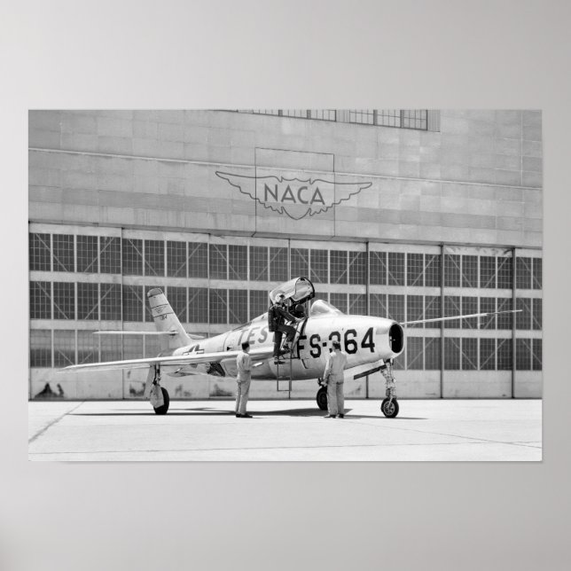 Republik F-84F auf dem Ramp am Moffett Field Poster (Vorne)