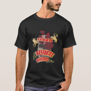 Resident Assistenzärztin mit getöntem Schädel und T-Shirt