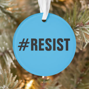 #Resist, fett gedruckter Text auf hell & dunkelbla Ornament