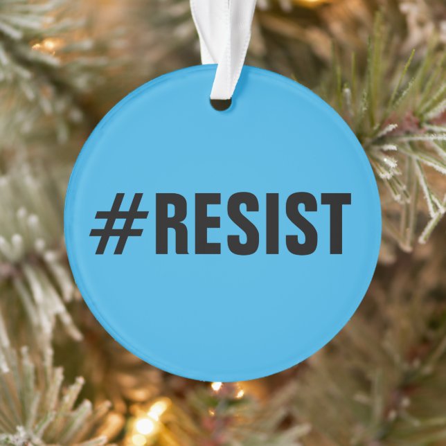 #Resist, fett gedruckter Text auf hell & dunkelbla Ornament (Baum)