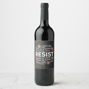 Resist subtile Anti Trump Blumenprotest Weinetikett