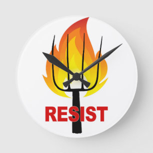 Resist Torch und Pitchfork Runde Wanduhr