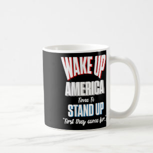 Resist Weckte die Zeit auf Amerika, um zuerst zu s Kaffeetasse