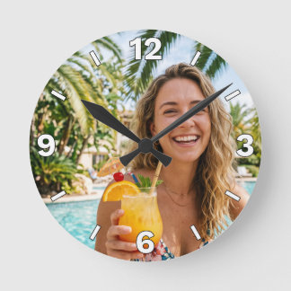 Resort Poolside Tropical Vacation Cocktails Bar Runde Wanduhr