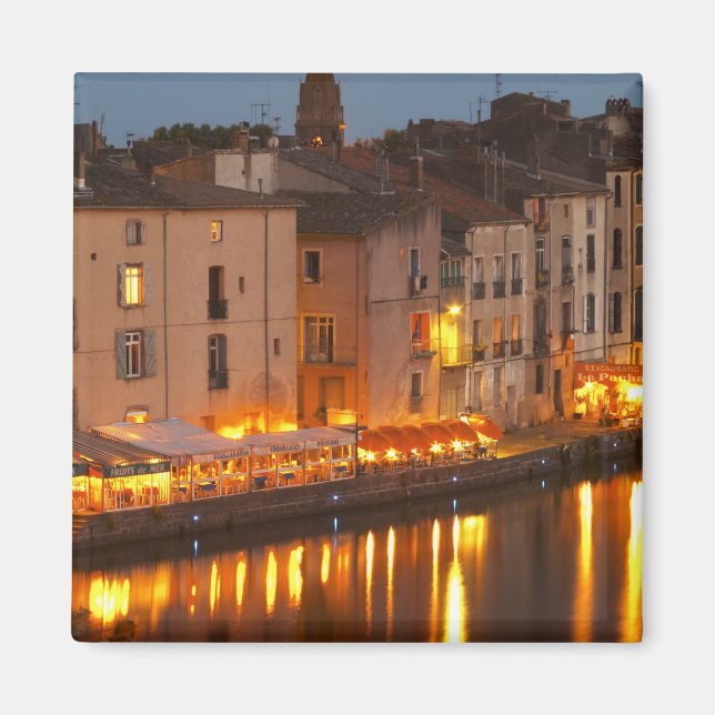 Restaurants entlang des Flusses Herault. L'Herault Magnet (Vorne)