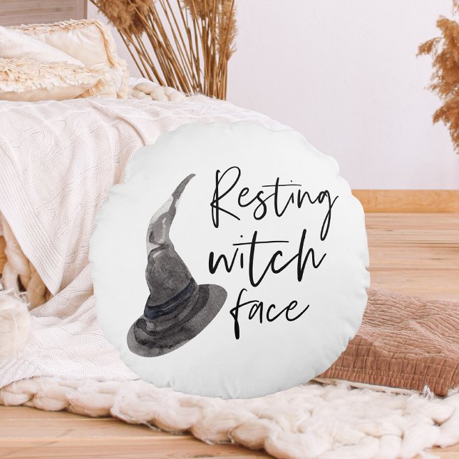 Resting Witch Face Happy Halloween | Wird Rundes Kissen (Von Creator hochgeladen)