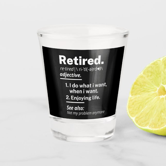 retired. definition funny retirement schnapsglas (Vorderseite)