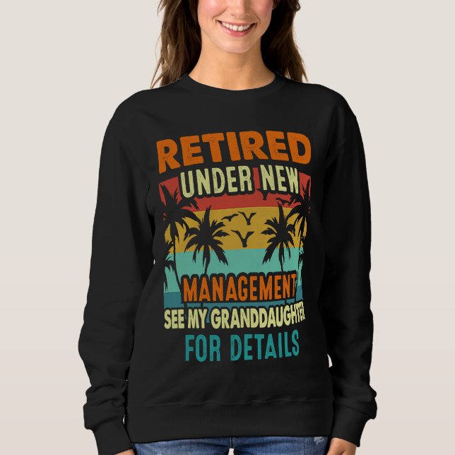 Retired Under New Management Granddaughter Gigi Mi Sweatshirt (Vorderseite)
