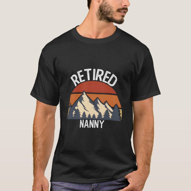 Retires For 2023 Retired Nanny T-Shirt (Vorderseite)