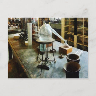 Retort im Chem-Labrador Postkarte