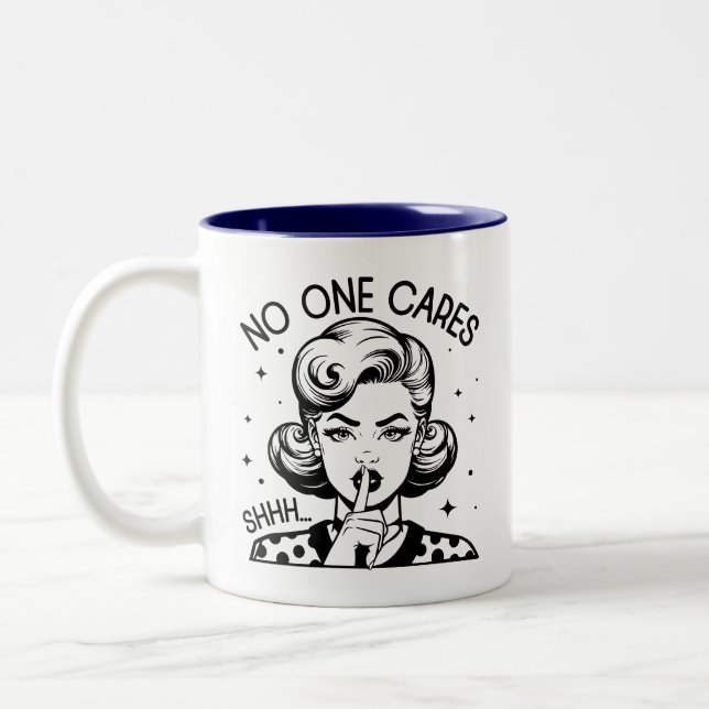 Retro 1950er Glam Girl Funny Sarcastic Zitat Zweifarbige Tasse (Links)