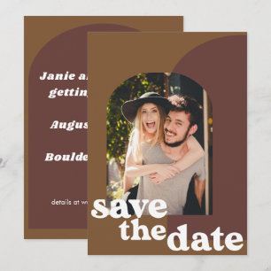 Retro 70er Brown Geometric Couple Foto Wedding Save The Date