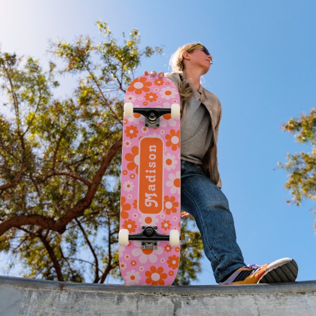 Retro 70er Daisy Orange Pink Name Skateboard (Außenbereich 1)