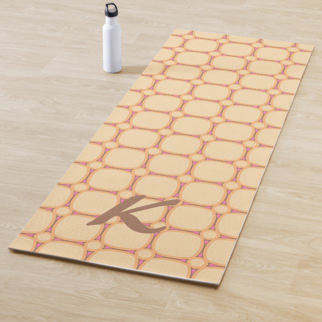 Retro 70s Vibe Grid Cream Pink Mocha Monogram Yogamatte (Beispiel)