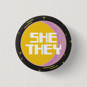Retro 80er Moon Sie/Sie Pronouns Button