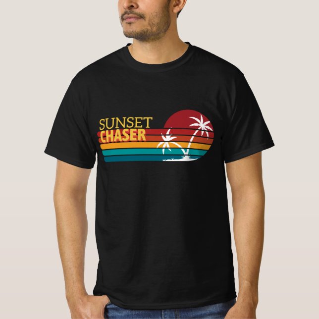 Retro 80s Sunset Chaser Tropical Palm Trees T-Shirt (Vorderseite)
