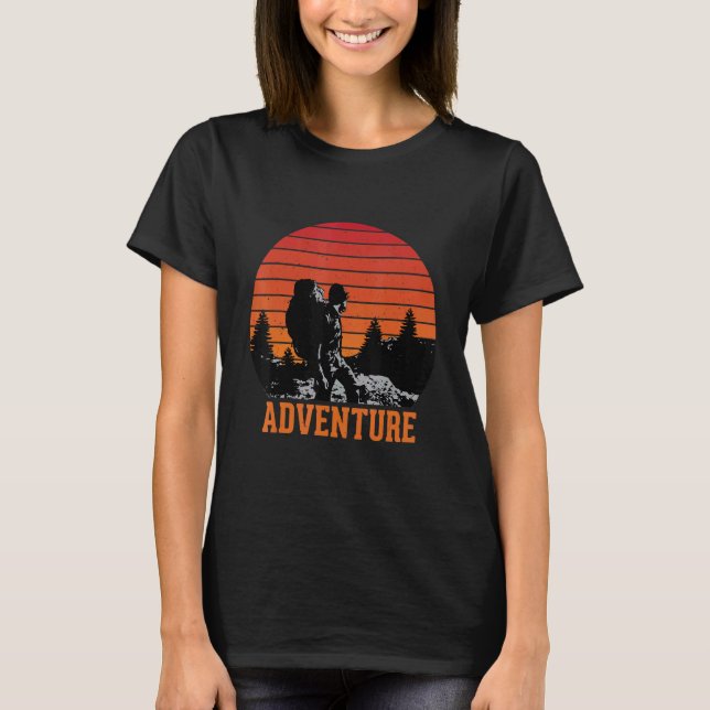 Retro Adventure Backpacker Enthusiast Mountain Exp T-Shirt (Vorderseite)