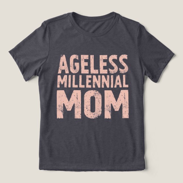 Retro “Ageless Millennial Mom” Distressed T-Shirt Tri-Blend Shirt (Design Vorderseite)