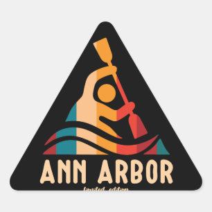 Retro Ann Arbor Kayaking Dreieckiger Aufkleber