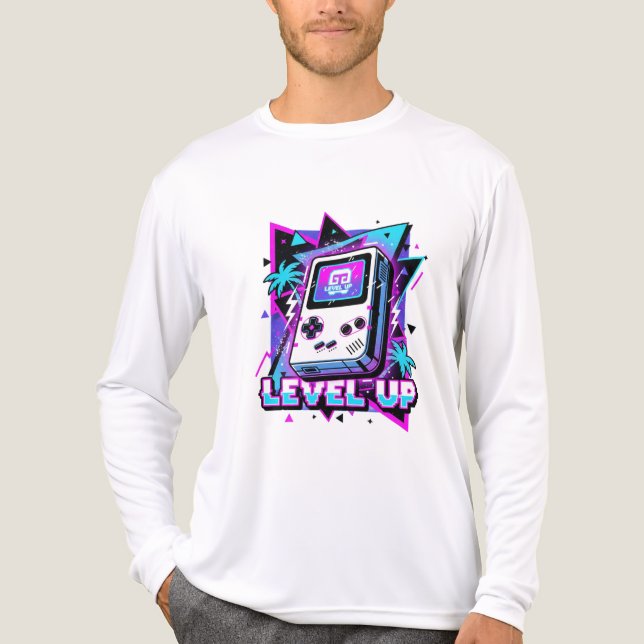 Retro Arcade: The "Level Up" Synthwave Tee (Vorderseite)
