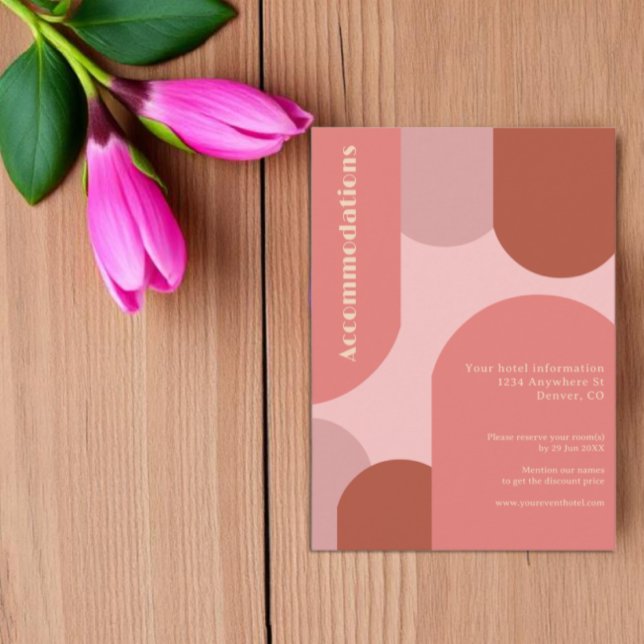 Retro Arches Coral Pink Hochzeitsunterkünfte Begleitkarte (Von Creator hochgeladen)