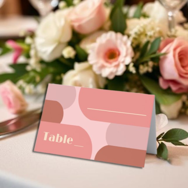 Retro Arches Coral Pink Wedding Platzkarte (Von Creator hochgeladen)
