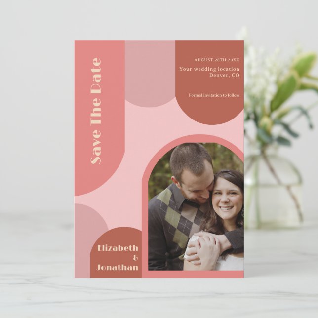 Retro Arches Coral Pink Wedding Save The Date (Stehend Vorderseite)