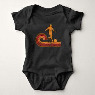 Retro Art Kickball Spieler-Silhouette Kickball Baby Strampler