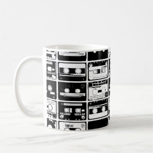 Retro-Audiobänder, altmodisches Muster. Kaffeetasse