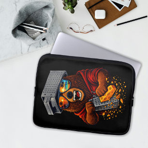 Retro-Bär mit Käsehobel-Hut und Sonnenbrille Laptopschutzhülle