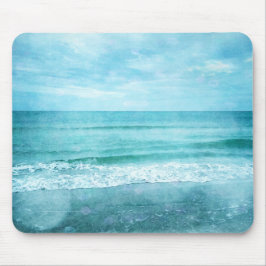 Retro Beach - Aquamarines blaues Wasser an der Küs Mousepad