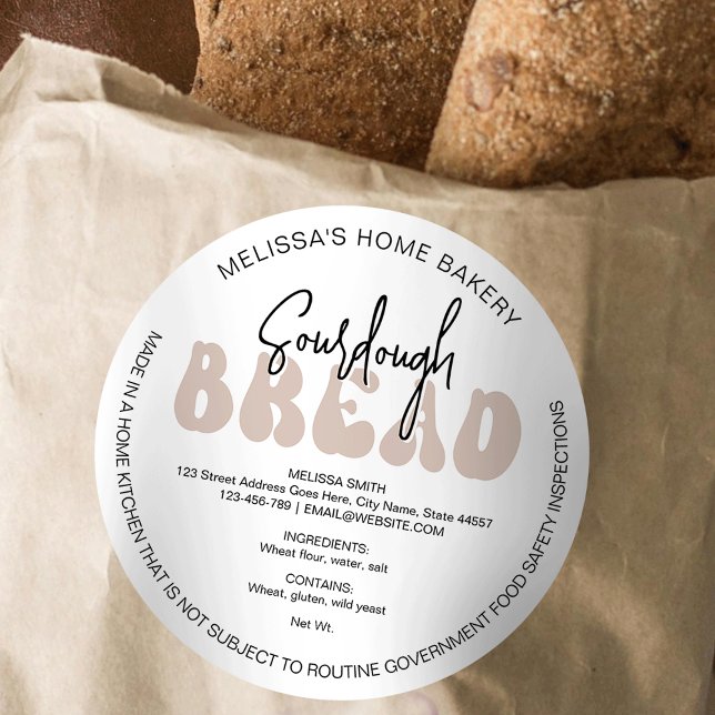Retro Beige Sourdough Brot Modernes Hütte Gesetz Runder Aufkleber (Trendy beige and white bread packaging labels with space for your business name and address)