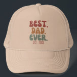 Retro Bester Vater je etabliertes Datum neues Gesc Truckerkappe<br><div class="desc">Bestes Papa je Shirt mit individualisierbarem festem Datum in Retro-Schriftart und Farben.</div>