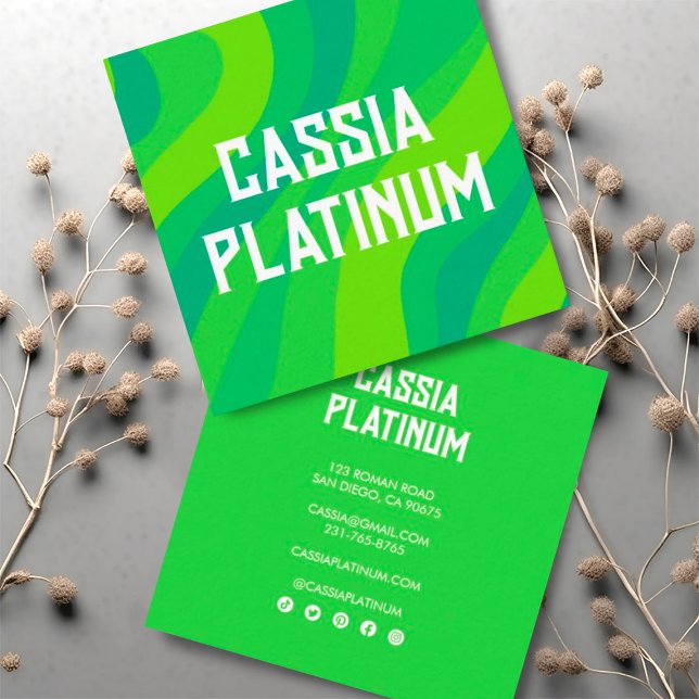 Retro Big Bold Waves Minimalistische soziale Symbo Quadratische Visitenkarte (Colorful lime green wavy stripes decorate these custom business cards with social media icons)